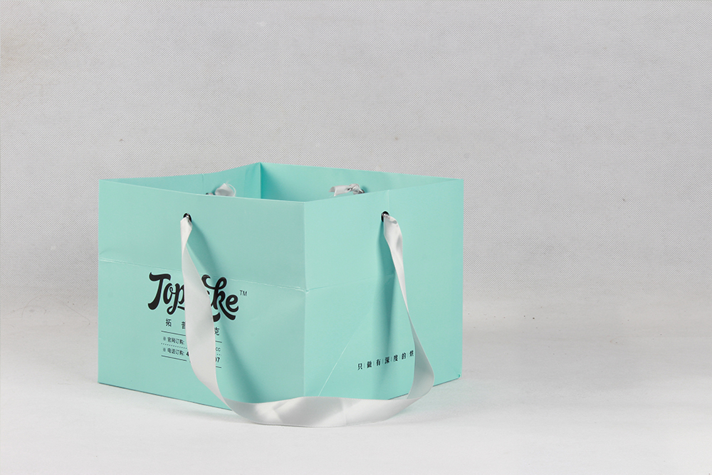 TOPCAKE中號(hào)精美化妝品白卡紙袋定制