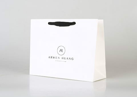 印刷白卡紙袋時(shí)，一定要覆膜嗎？